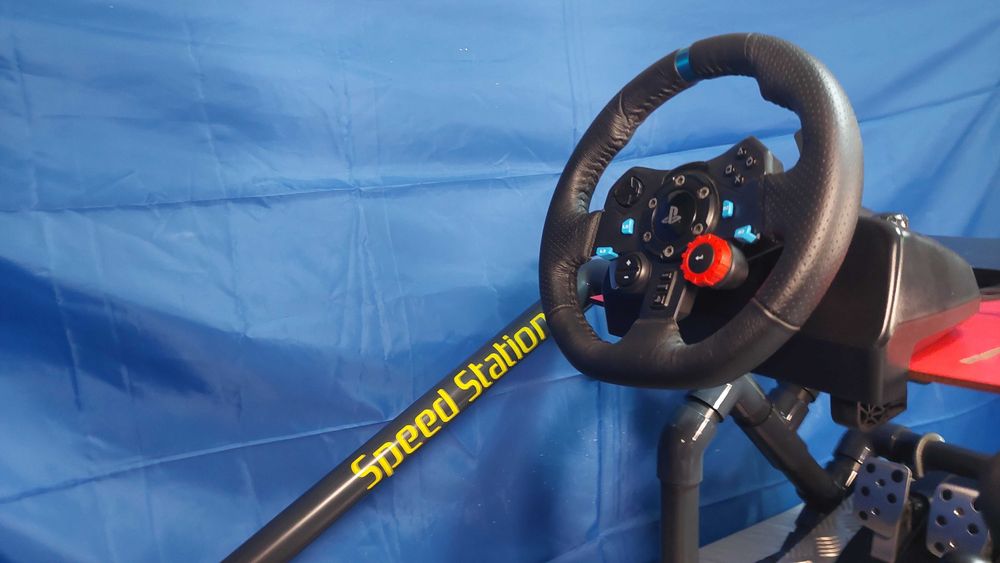 Simulador Logitech com volante, pedais, mudanças e frame