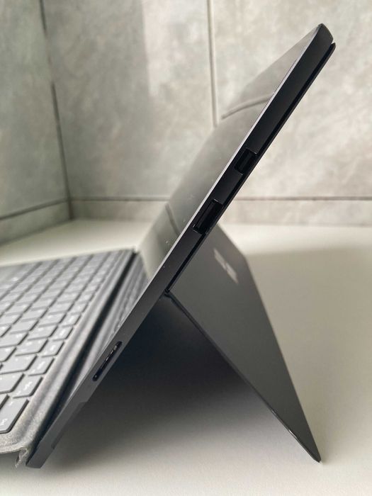 Microsoft Surface Pro 6 + Keyboard + Pen64283861192578123