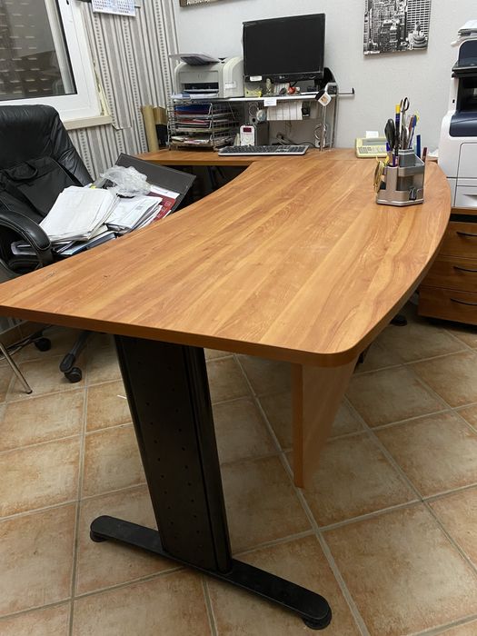 Secretarias de direccao+gaveta+ 3 armarios + mesa de centro +