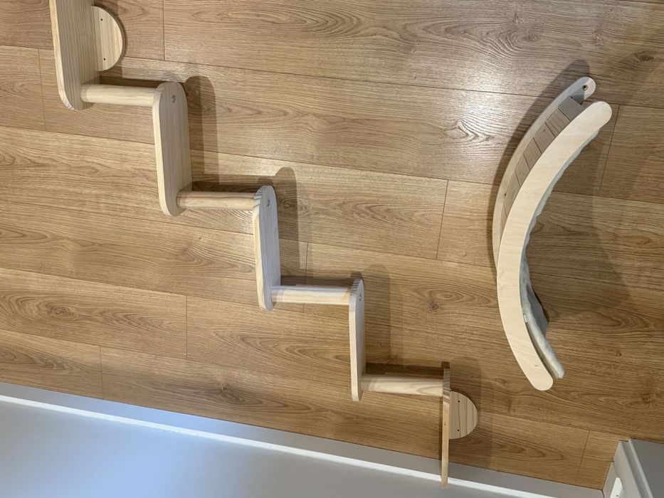 Drewniany zestaw naścienny dla kota – schodki i hamak boho legowisko