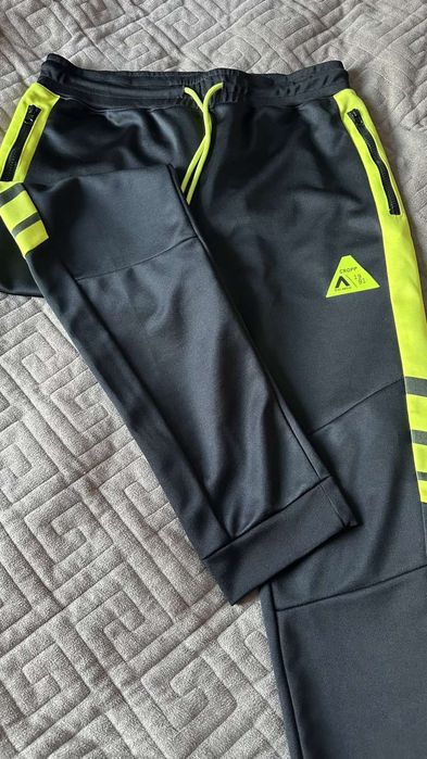 Штани фірми cropp