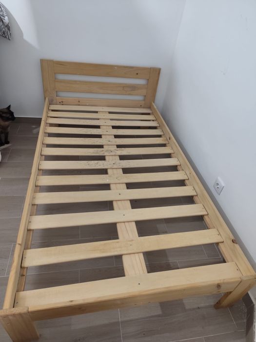Cama de solteiro com colchão - usado