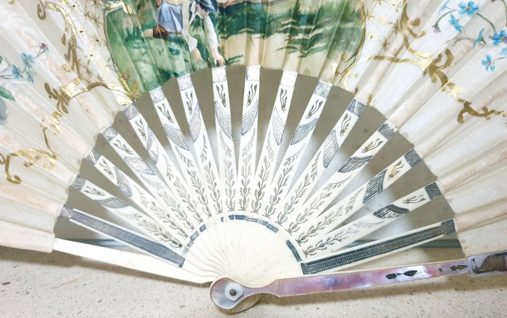 Magnífico antigo leque francês do Sec. XIX pintado à mão