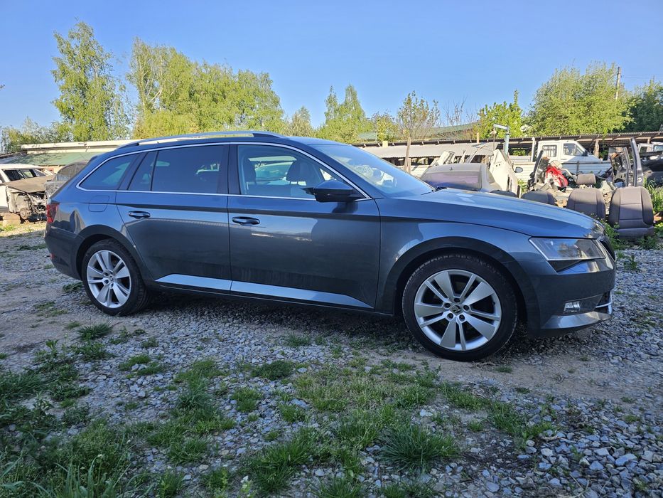 Запчасти Разборка Двери Двигун Skoda Superb 3 2017 B8 Kombi DFG LF7Y