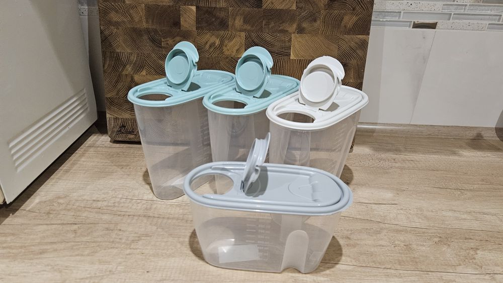 Plastikowe pojemniki na suche produkty