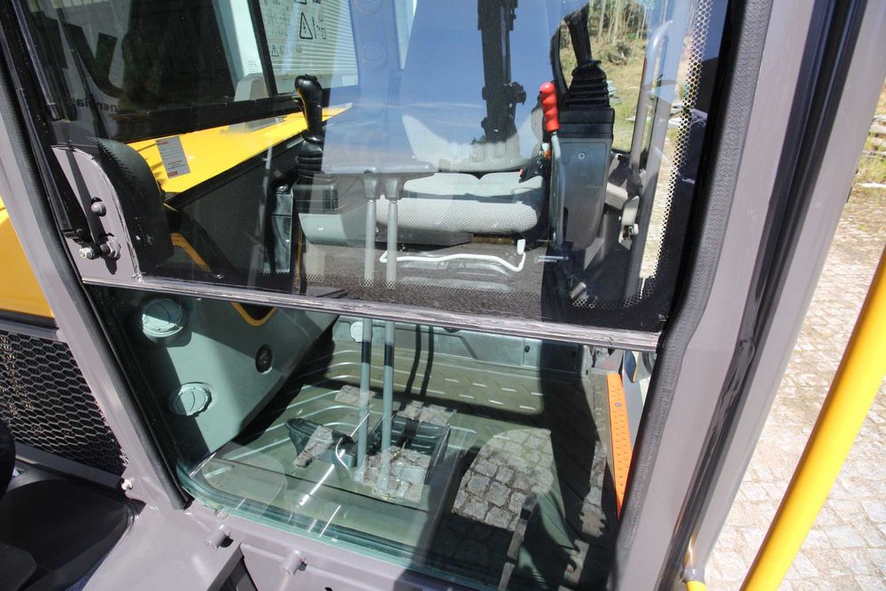 Mini Giratória escavadora de rastos Volvo ECR 88 como nova