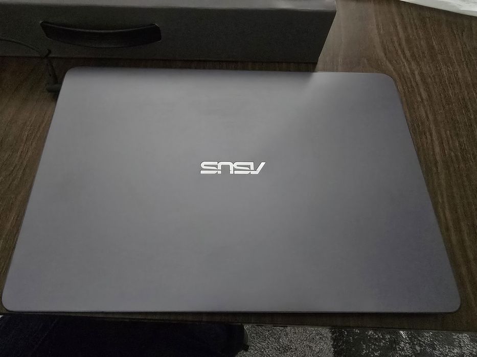 Asus ZenBook UX430U