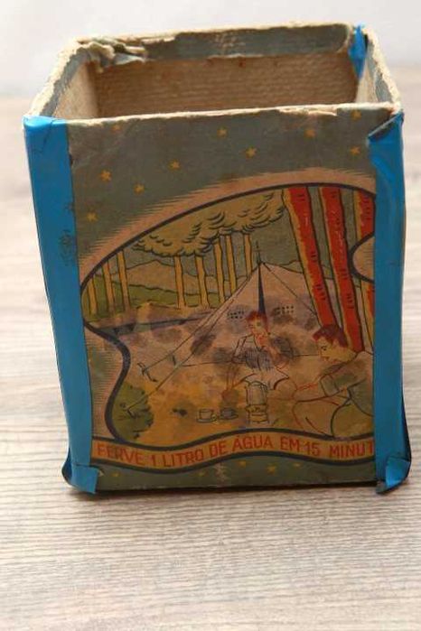 Antigo e pequeno fogareiro a petroleo da Tapiol com caixa original