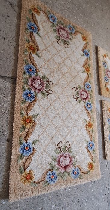 Conjunto 3 tapetes com motivos florais como novos
Medidas:
Tapete gran