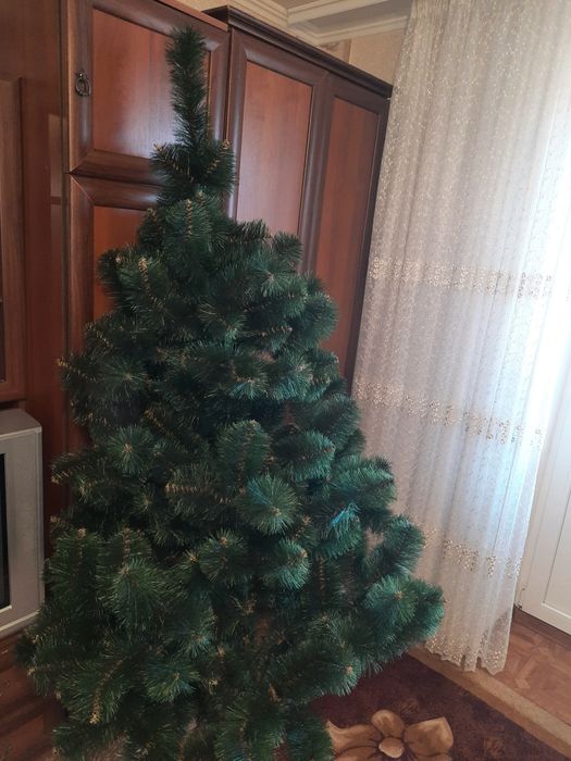 Продам ялинку 2м