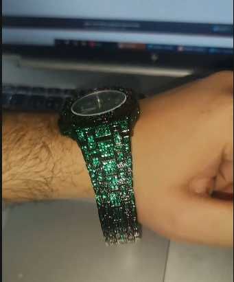 Relógio Verde de Quartzo Cintilante Gelado de Luxo