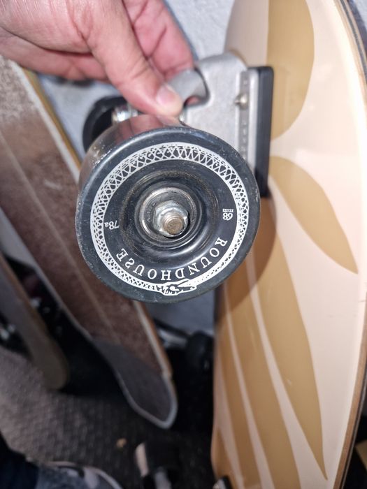 Surf skate carver