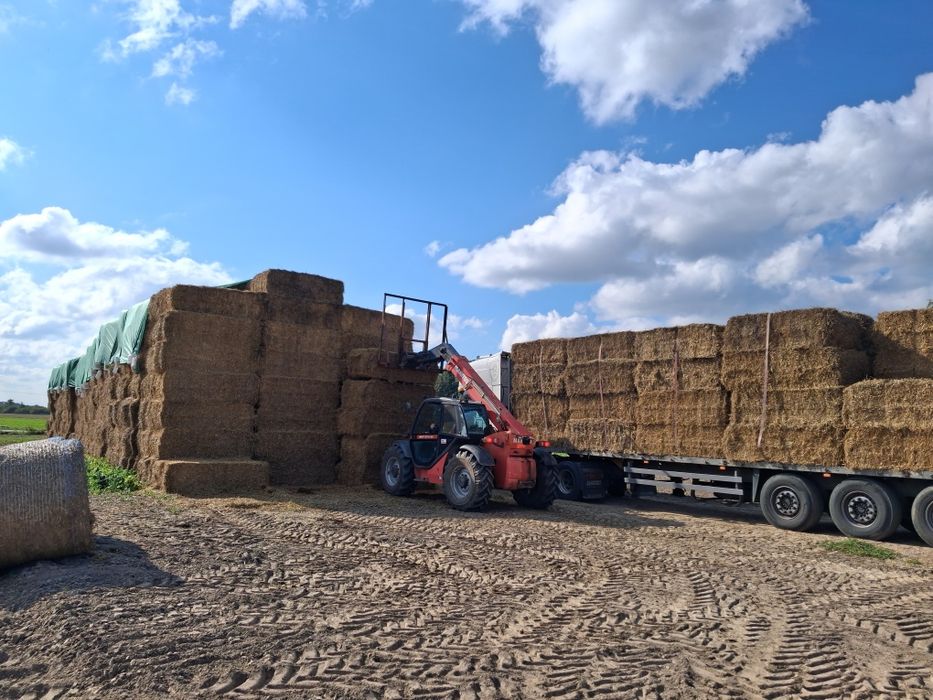 Słoma kostka i bele. Transport