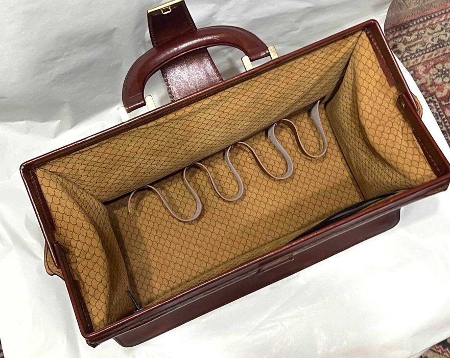 Pasta Executiva Clássica em Couro Castanho Bristol Myers Squibb