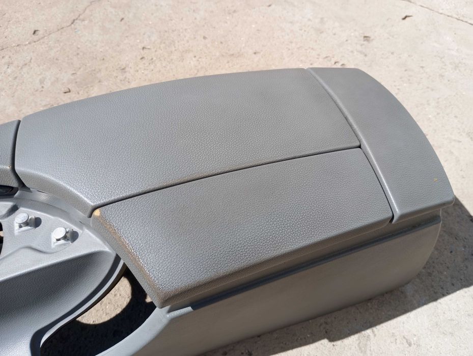 подлокотник, центральна конслоль BMW e60 (сірий)