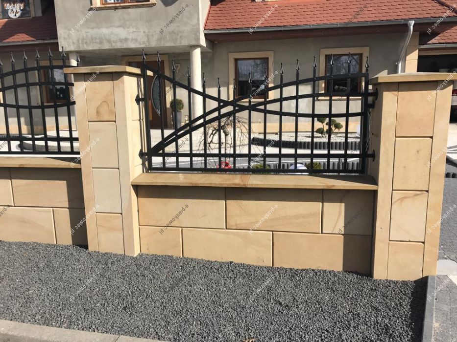 ~10~ Czapka słupowa, nakrywa słupa, daszek z piaskowca