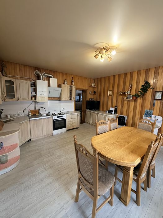 Будинок в Микитинці.