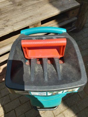 BOSCH Rozdrabniacz do gałęzi AXT RAPID 2200