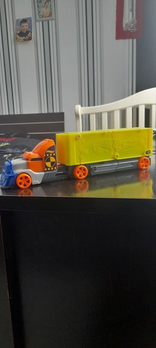 Вантажівка Hot Wheels хот вілс