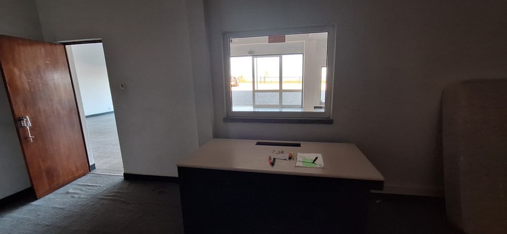 Alugo loja 270m2 com parque privado