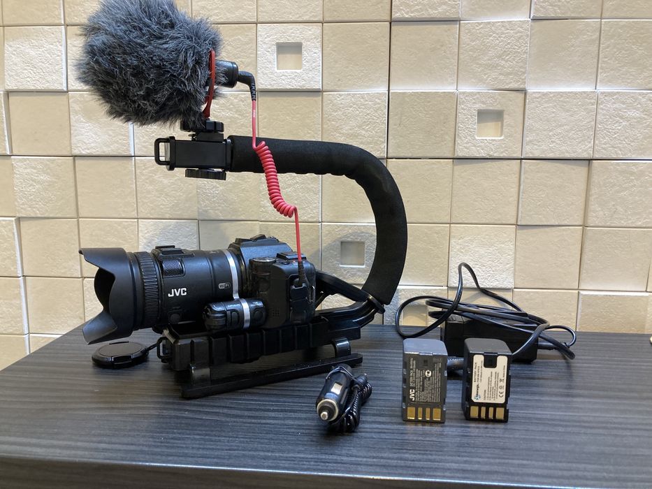 Full HD, kamera JVC PC 100, wi-fi