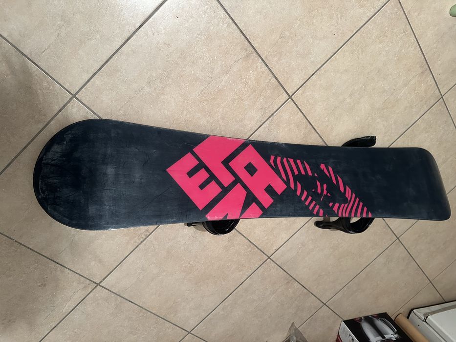 Deska snowboardowa z wiązaniami Burton