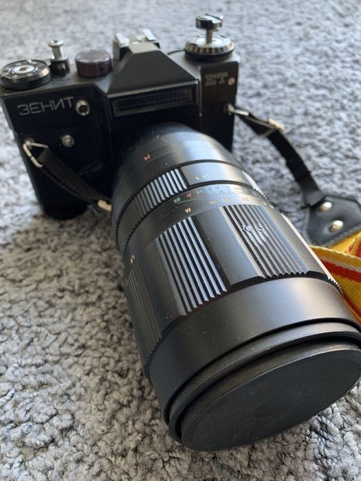 Aparat Zenit ET + obiektyw Jupiter 21M + lampa