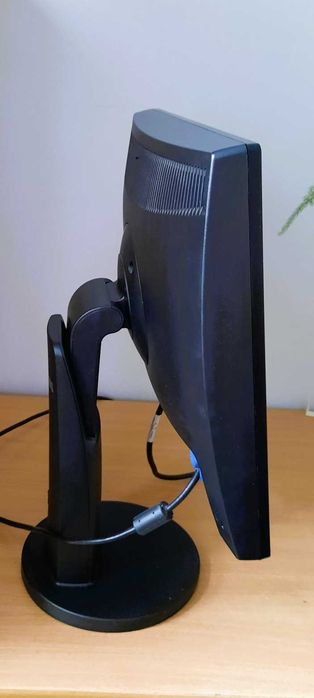 Monitor- oddam za darmo