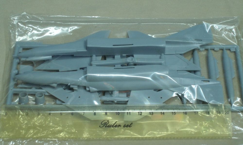 Масштабная модель самолета F-4 "Phantom" сборная, 1:96 *PM-Model*.