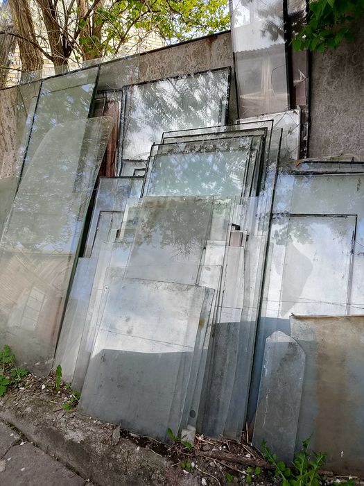 Алюминиевые оконные рамы с дверями