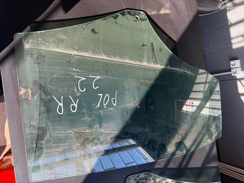 Скло дверей Polestar 2