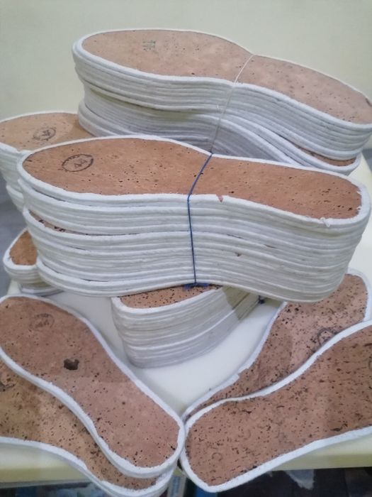 Palmilhas de Cortiça - lotes de 12 pares = 0.50€ par *Artigo SEM USO