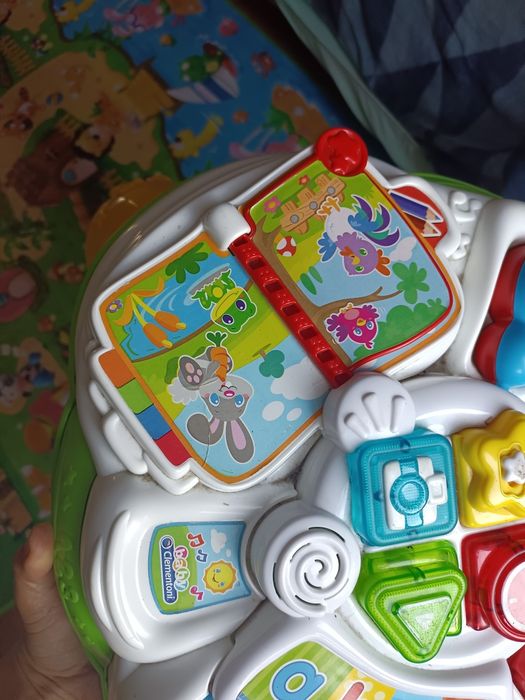 Stolik interaktywny clementoni plus książeczki gratis