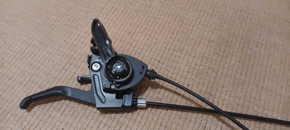 Manete com travão e seletor velocidades SHIMANO