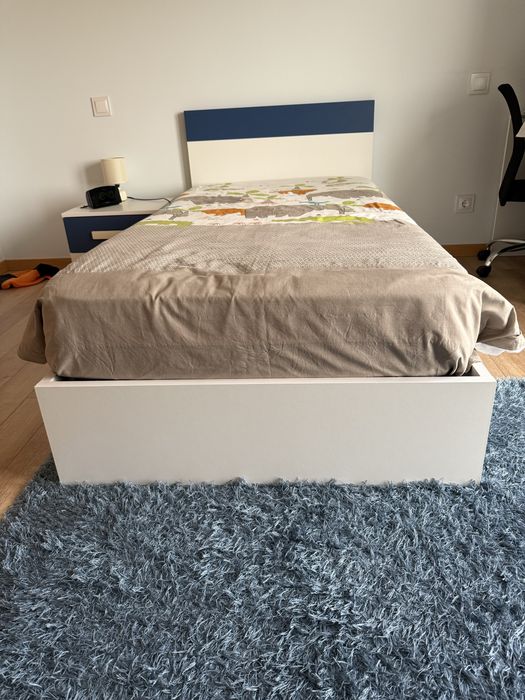 Cama solteiro / criança + mesinha de cabeceira