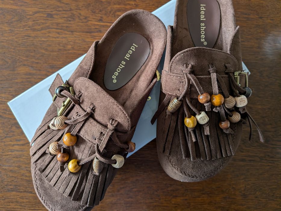 Jasnobrązowe nowe  Klapki  Typu Mule z Koralikami Frędzlami