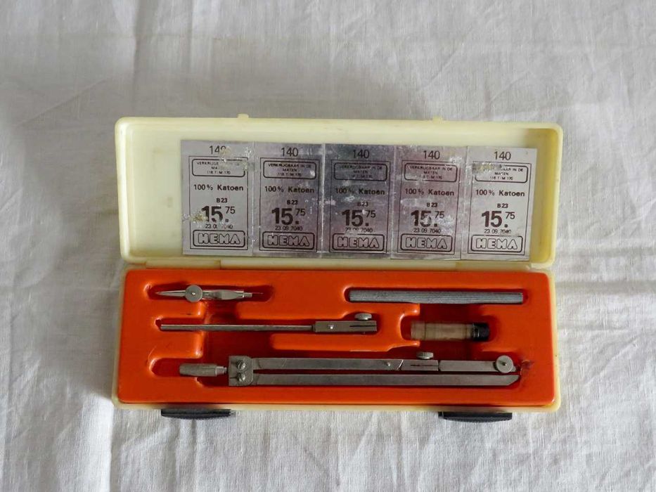 Estojo de Desenho Técnico Vintage com Compasso