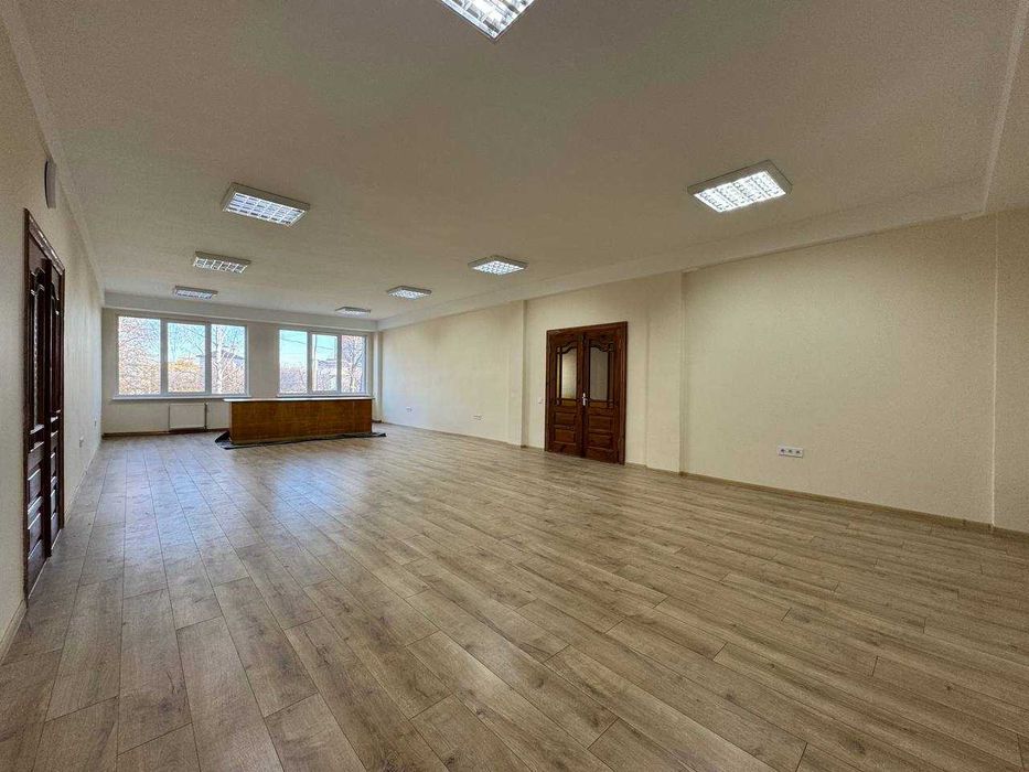 Оренда комерційних приміщень під офіс вул. Б. Хмельницького