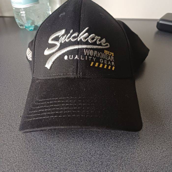 Czapka z daszkiem snickers