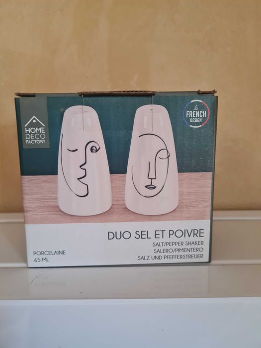 Saleiro e pimenteiro modernos