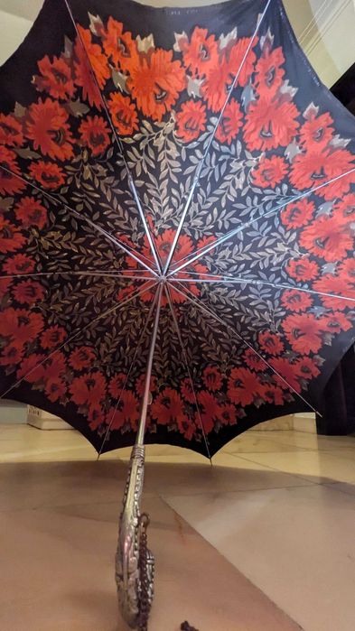 Chapéu de chuva trabalhado em metal maciço e nylon (Antigo)