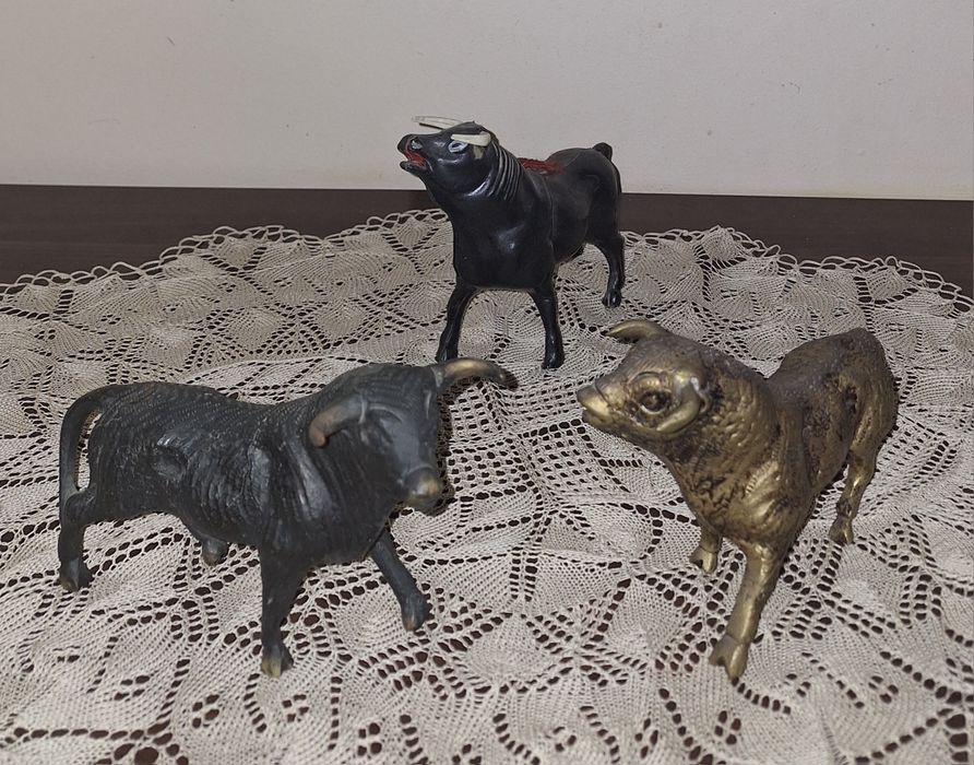 Tauromaquia. Vários materiais e medidas. Antigos. Desde 8€.