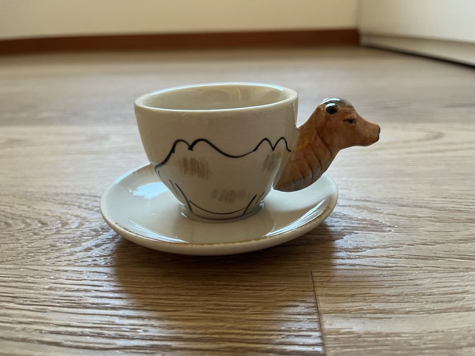 Chavena de café e pires Camelo