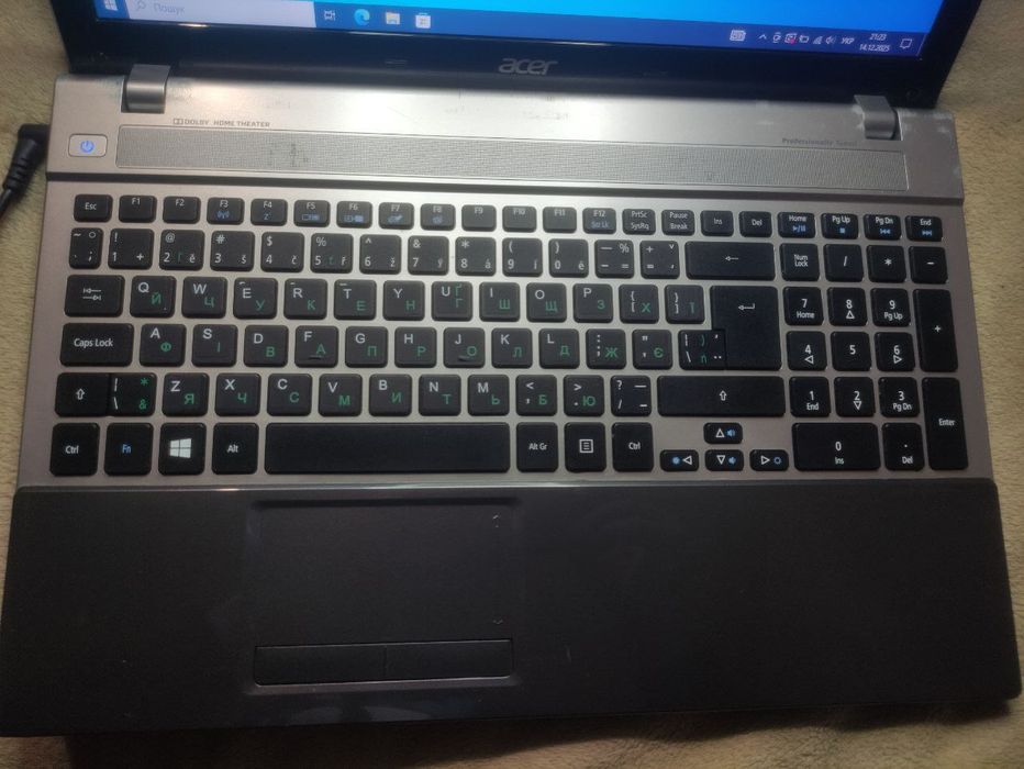 Acer v3-551g,4 ядра,8гб озу,1tb,AMD 7600m,ноутбук,робочий