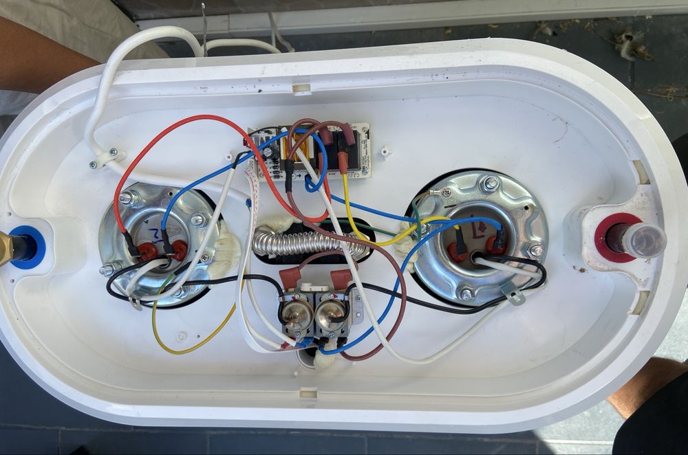 Termoacumulador Teka slim 80L avariado