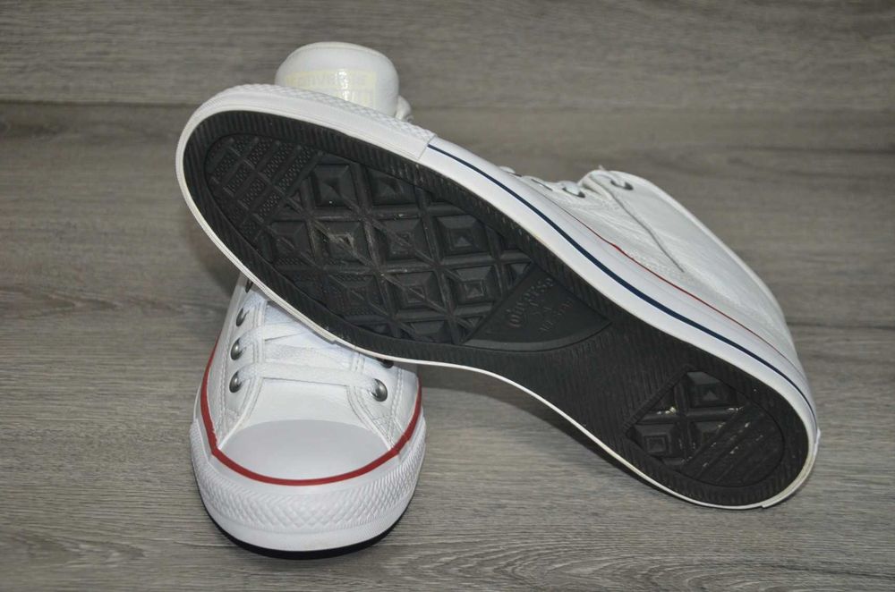 Продам кросівки шкіряні Фірма Converse