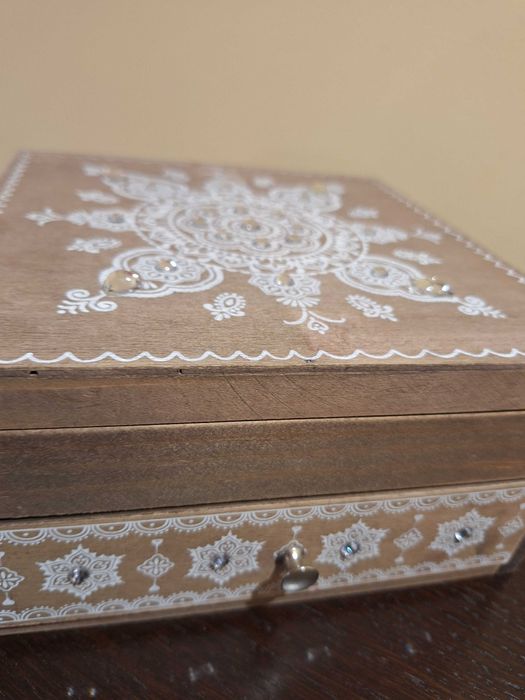 Szkatułka na biżuterię kuferek pojemnik na prezent świąteczny