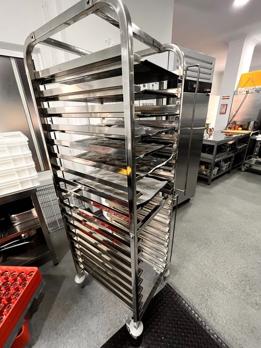 NOVO- Carrinho porta tabuleiros industrial INOX 600x400