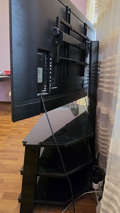 Телевізор Samsung  QE65Q60RAT + тумба с кронштейном
