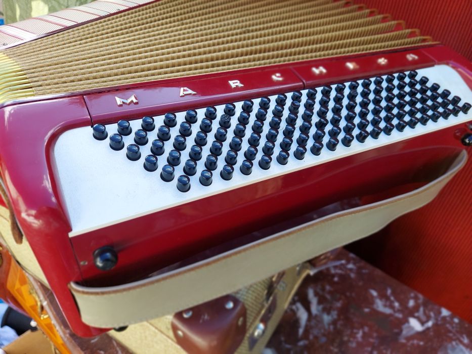 Hohner Marchesa fortepianowy 120 basow 
Model: Marchesa
Typ: Akordeon